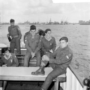 Negentig vrouwelijke en mannelijke militairen uit Israel maken rondvaart door ha, Bestanddeelnr 918-0395