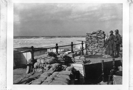 Nederland in mobilisatietijd Verdedigingsconstructies aan de Hollandse kust., Bestanddeelnr 934-9344