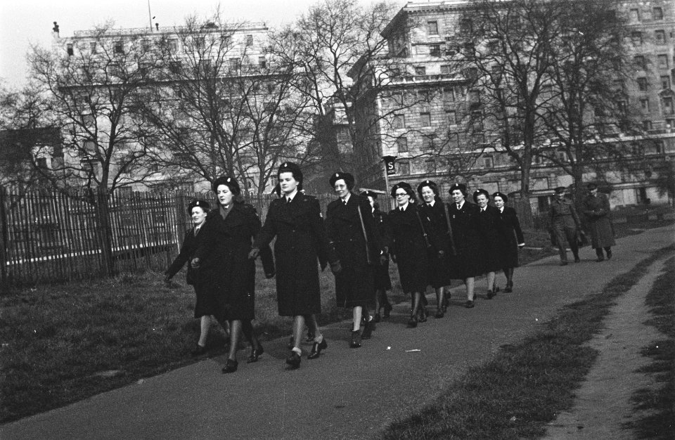 Netherland Women's Auxiliary Corps (Vrijwillig Vrouwen Hulpkorps VHK), Bestanddeelnr 935-3443