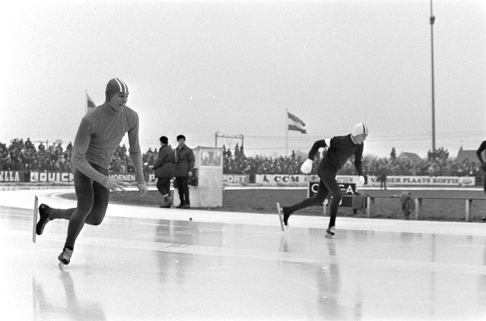 Nederlandse Schaatskampioenschappen te Heerenveen Ard Schenk (links) in aktie, Bestanddeelnr 922-0098