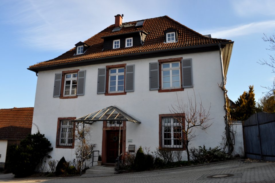 Neuenhain, ehemaliges katholische Pfarrhaus