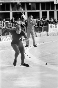 Nederlandse kampioenschappen schaatsen in Groningen Jos Valentijn gaat van star, Bestanddeelnr 928-3544