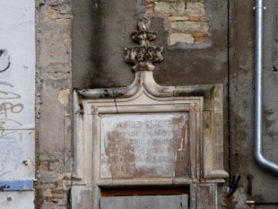 Neuville-sur-Saône - Place Eugène Carré - Plaque Asile Lucie