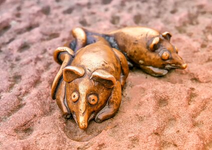 Sculpture bridge brass