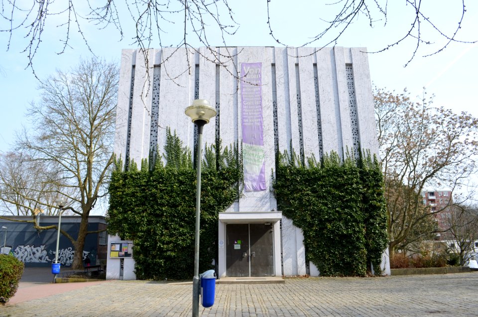 Niederursel, Dietrich Bonhöfer-Gemeinde, Front