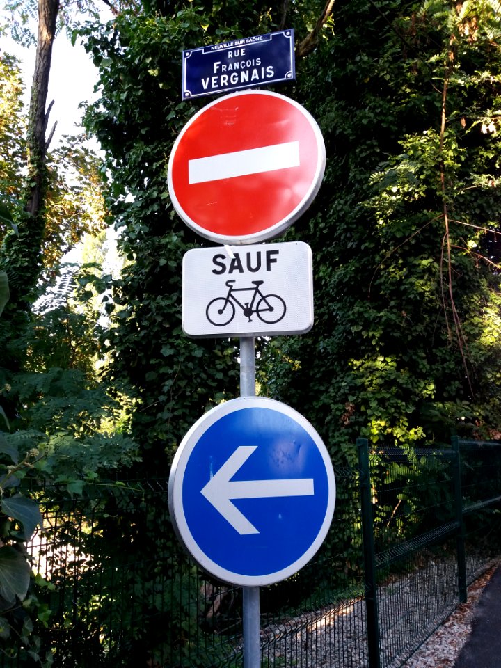 Neuville-sur-Saône - Rue François Vergnais, plaque