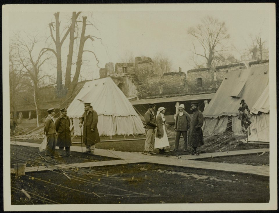 New College gardens used as an open air Hospital for wounded soldiers, Bestanddeelnr 158-0115
