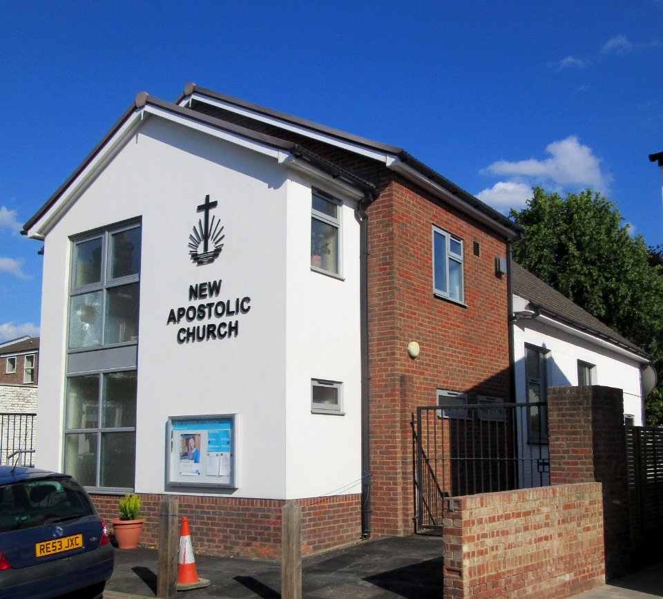 New Apostolic Church, Winters Road, Thames Ditton (June 2015) (2)