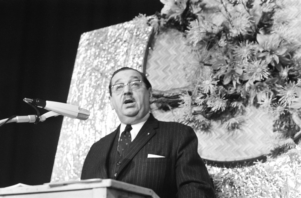 Nieuwjaarsreceptie NOS, Hilversum nr. 8, 9, 10 Schuttenhelm aan het woord, Bestanddeelnr 924-1425