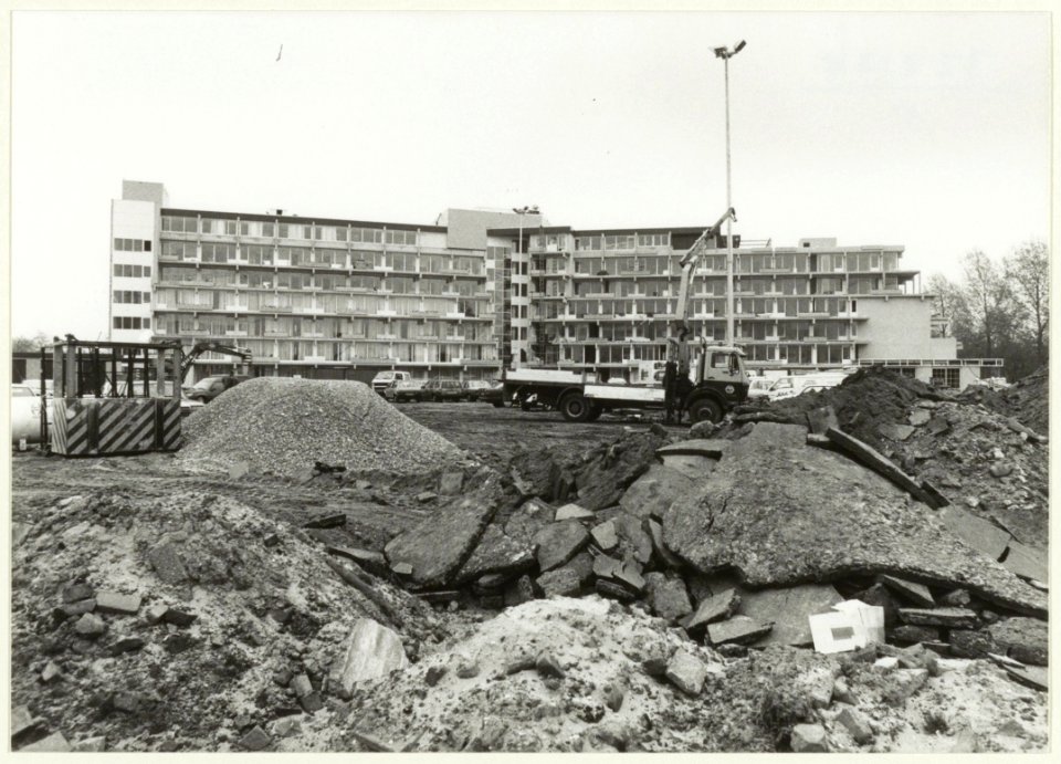 Nieuwbouw van het Motel Haarlem Zuid van Van der Valk met 200 kamers. NL-HlmNHA 54031450