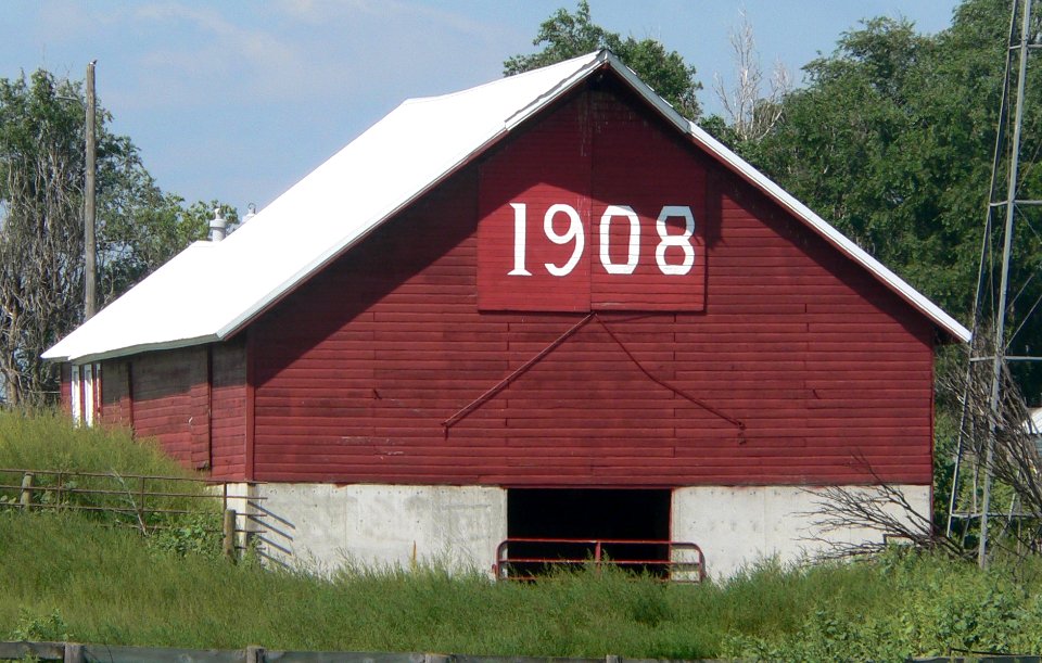 Nielson barn, Jerauld County, SD, from SSW 1