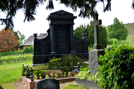 Nierstein, Evangelischer Friedhof, Grab Familie Sander