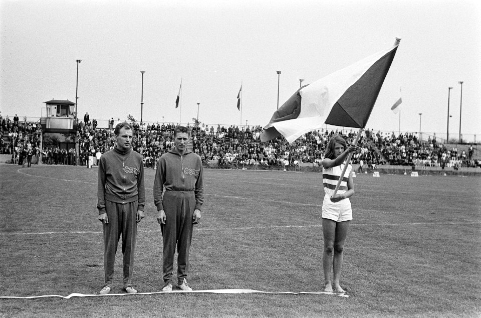 Vlaggenparade, Bestanddeelnr 915-3557