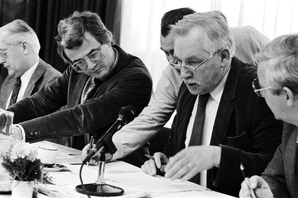 Voorzitter Jaap van der Scheur (r) en C. Vrius (Bondsraad), Bestanddeelnr 932-4678