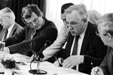 Voorzitter Jaap van der Scheur (r) en C. Vrius (Bondsraad), Bestanddeelnr 932-4678