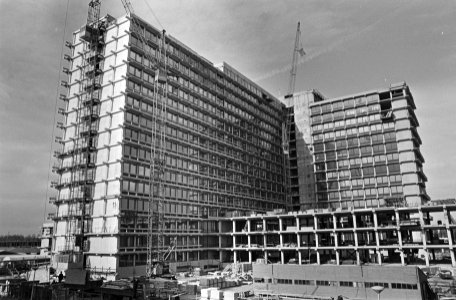 Vrije Universiteit , Amsterdam-Buitenveldert, exterieurs hoofdgebouw VU (kant P, Bestanddeelnr 923-9495