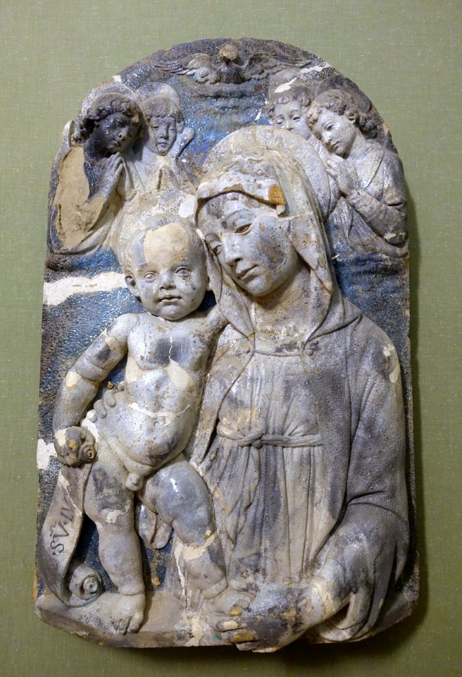 Virgin and Child with Four Angels, by Andrea della Robbia, Florence, c. 1470, baked clay, damaged in 1945 - Bode-Museum - DSC02977