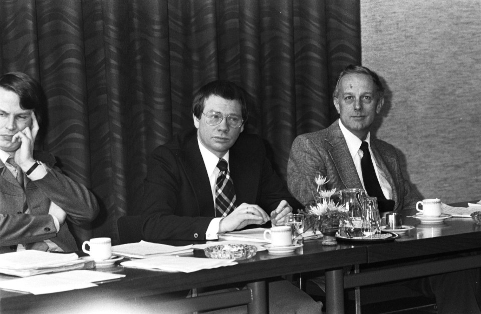 Voorzitter Steenkamp (r) daarnaast dhr. S. Faber, Bestanddeelnr 930-1732