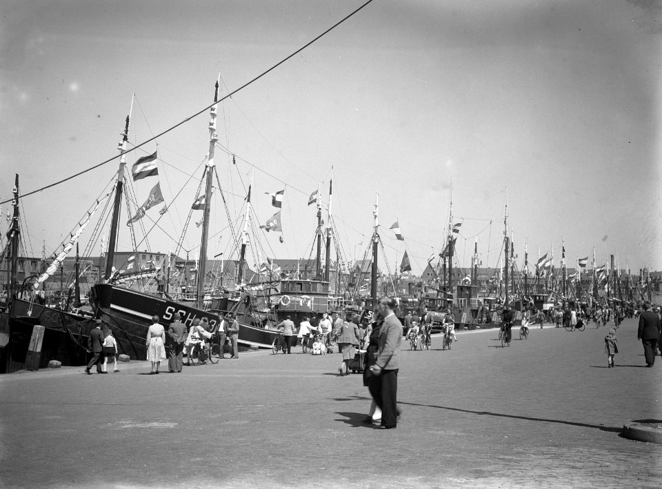 Vlaggetjesdag te Scheveningen, Bestanddeelnr 934-6850