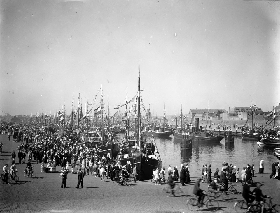 Vlaggetjesdag te Scheveningen, Bestanddeelnr 934-6852