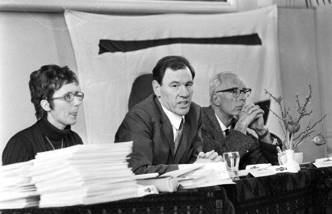 Voorzitter Ton F.J. Pronker aan het woord, Bestanddeelnr 924-3292