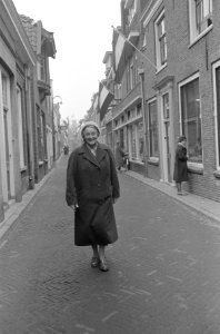 Vlaggen in Breukelen t.g.v. wereldkampioen H. van de Grft, Bestanddeelnr 912-1189