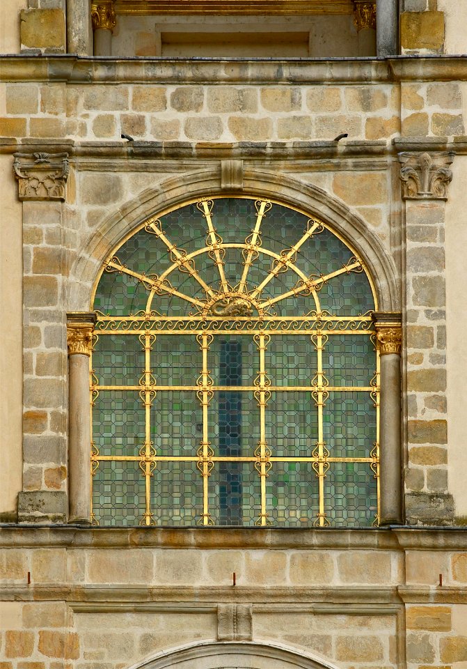 Vitrail Porte Dorée château Fontainebleau