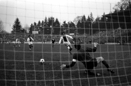 Vitesse tegen Ajax 1-3, doelpunt van Cruijff (1-3), Bestanddeelnr 925-2301