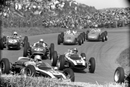 Vlak na de start, Brabham, Moss, Surtees, Taylor, Hermann, Bestanddeelnr 912-5054