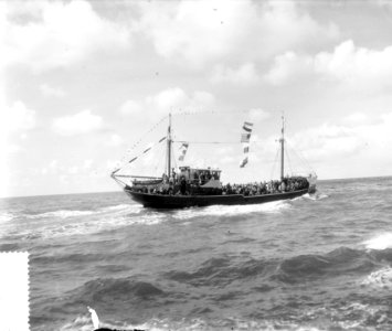 Vlaggetjesdag Scheveningen, vlootrevue en optocht, Bestanddeelnr 907-1515