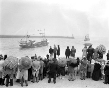 Vlaggetjesdag te Scheveningen, uitvaren van de vloot met publiek, Bestanddeelnr 911-2714