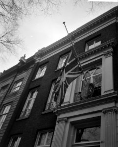Vlaggen halfstok in Amsterdam bij overlijden Churchill, Bestanddeelnr 917-3709
