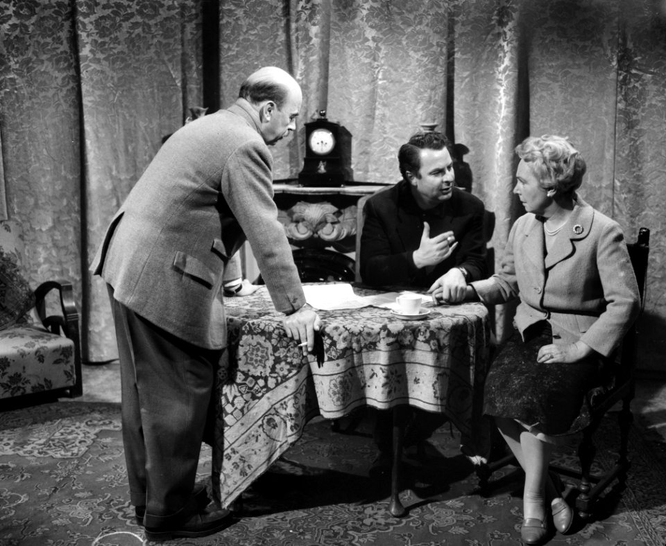 Vlnr Jan Teulings, regisseur Fons Rademakers en , Bestanddeelnr 910-7429