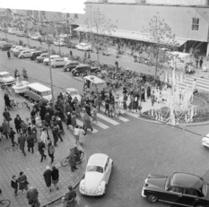 Voorlichting van politie in verband met zebrapaden in Rotterdam, Bestanddeelnr 913-1235