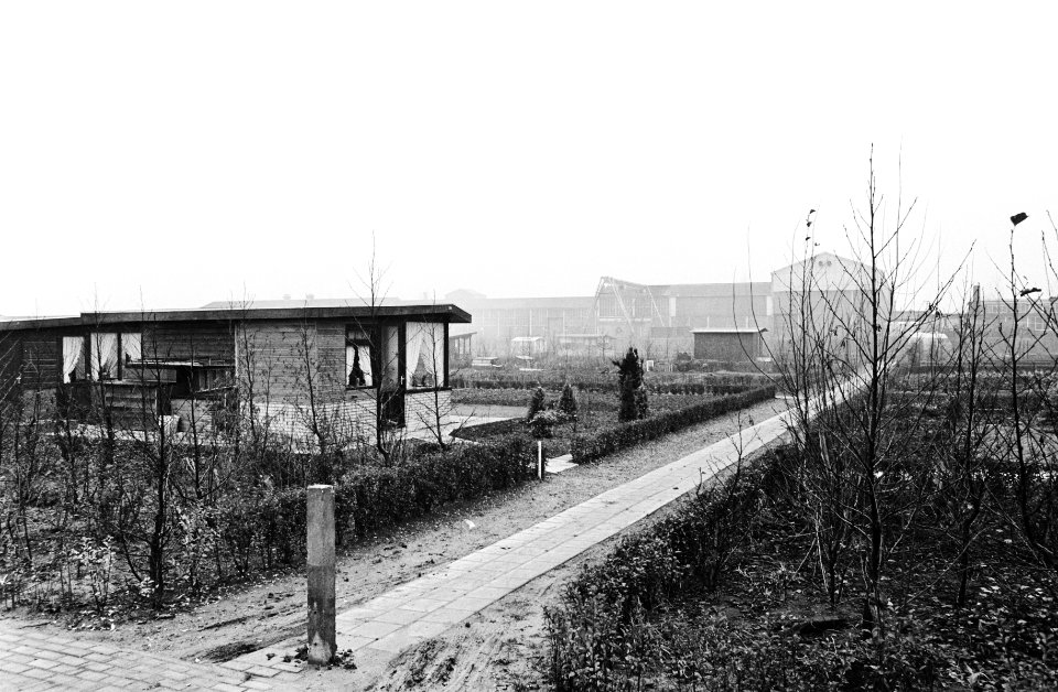 Volkstuintjes bij het complex, Bestanddeelnr 932-4295