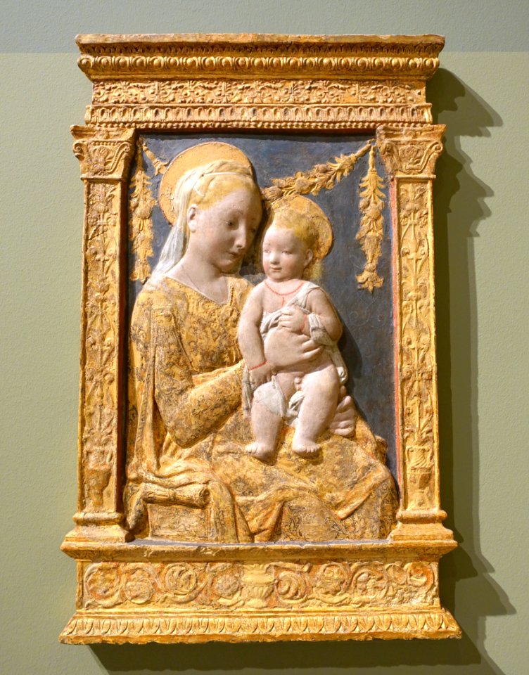 Virgin and Child before the Garland, by Antonio Rossellino studio, Florence, 1450-1500 - Bode-Museum - DSC03727