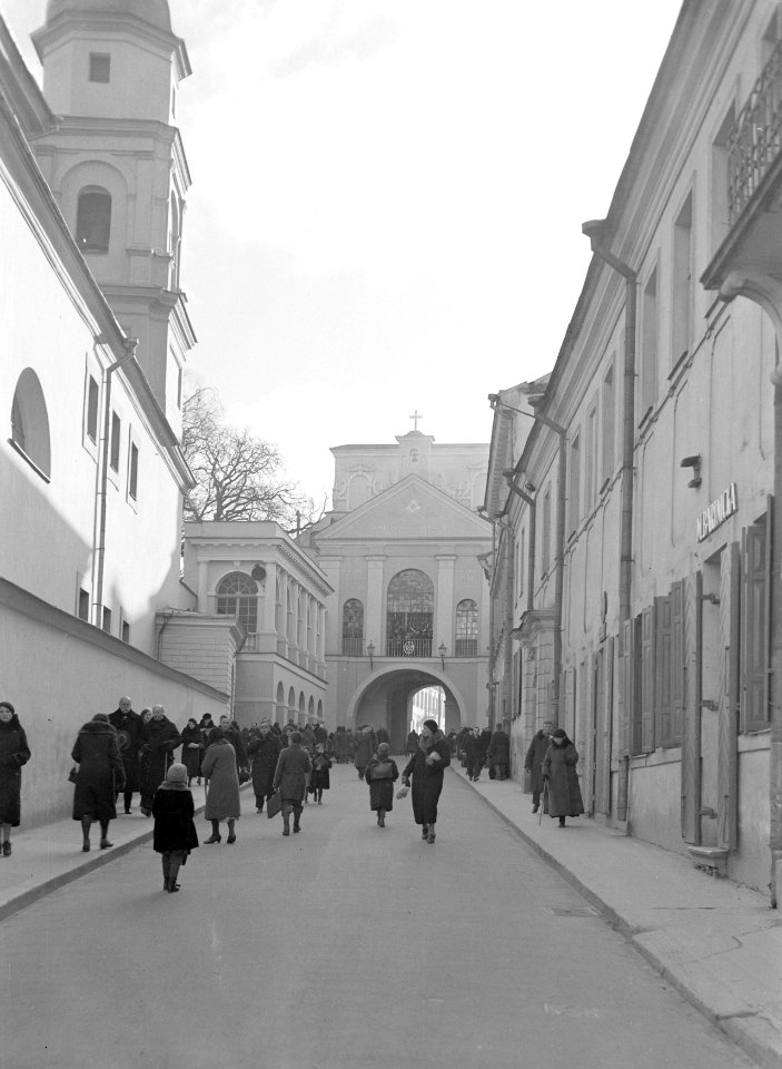 Vilnius. Kapel boven de Poort van de Dageraad, waarin zich een veel vereerde ico, Bestanddeelnr 190-1203
