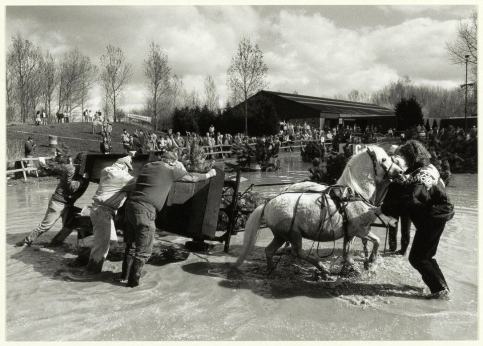 Voorbereiding voor menwedstrijden in Spaarnwoude. NL-HlmNHA 54031770