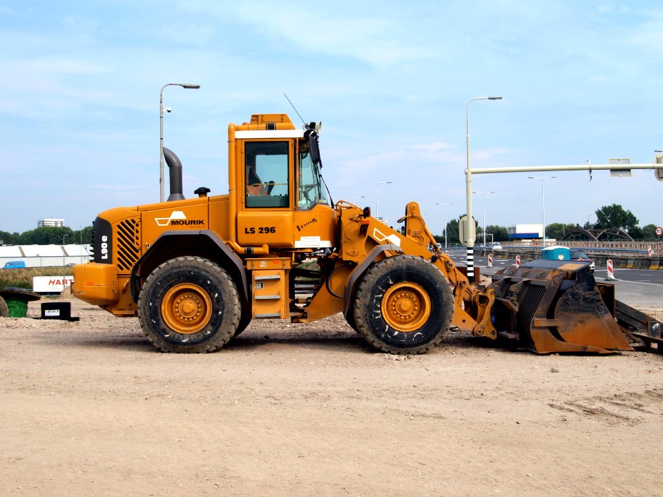 Volvo L90e owned by Mourik (LS 296) p2
