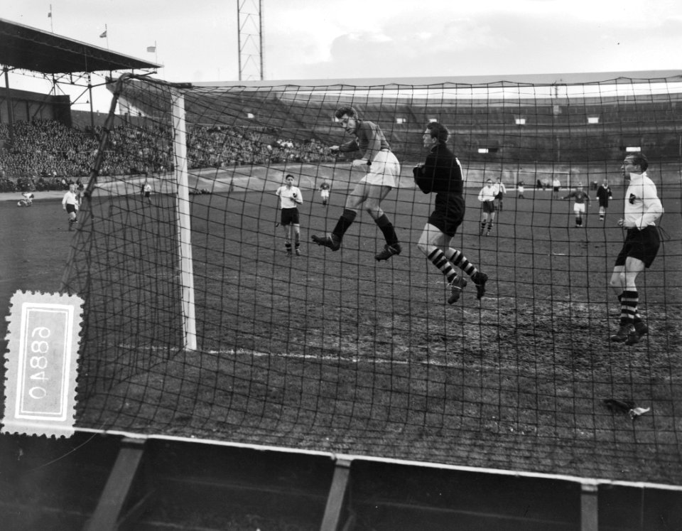 Voetbal Amsterdam tegen NAC 3-3, Bestanddeelnr 906-8840