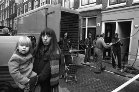 Vrouw met kind uit huis gezet op Bloemgracht te Amsterdam, Bestanddeelnr 926-0978