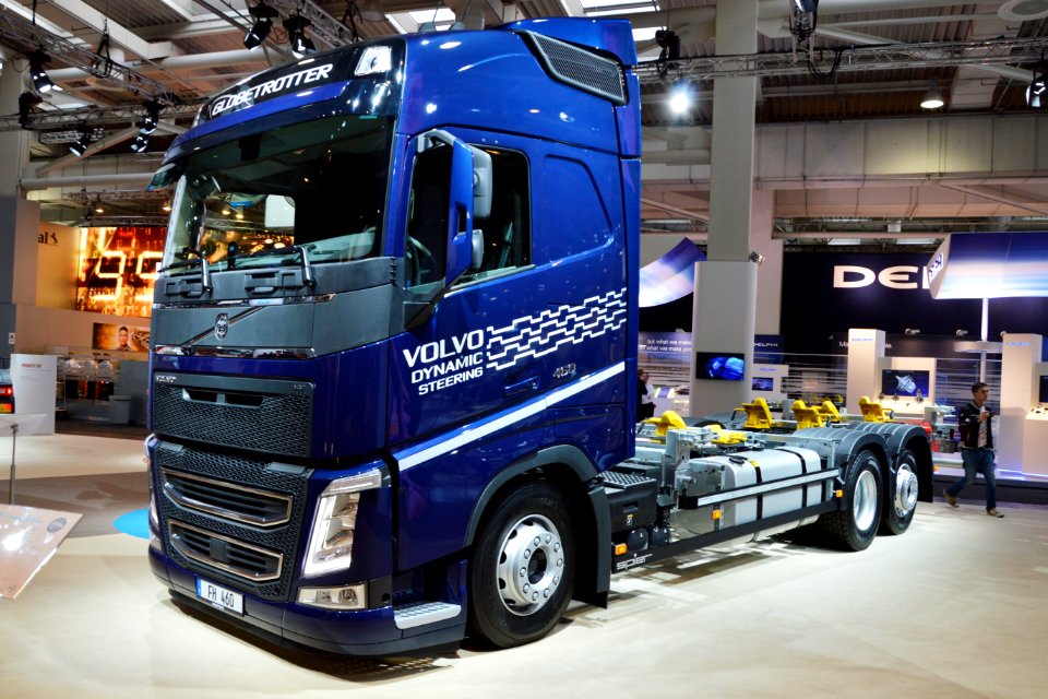Volvo FH 6x2 swap body truck