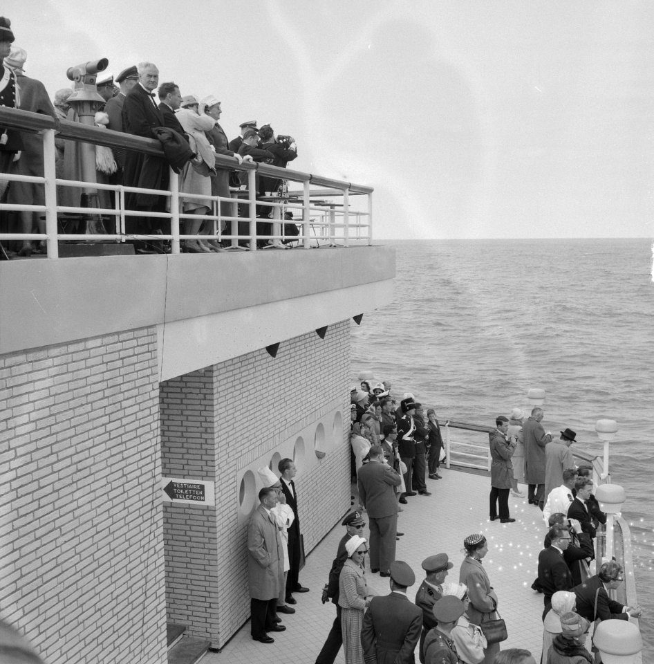 Vlootschouw Scheveningen. Koninklijk paar op pier, Bestanddeelnr 912-7106