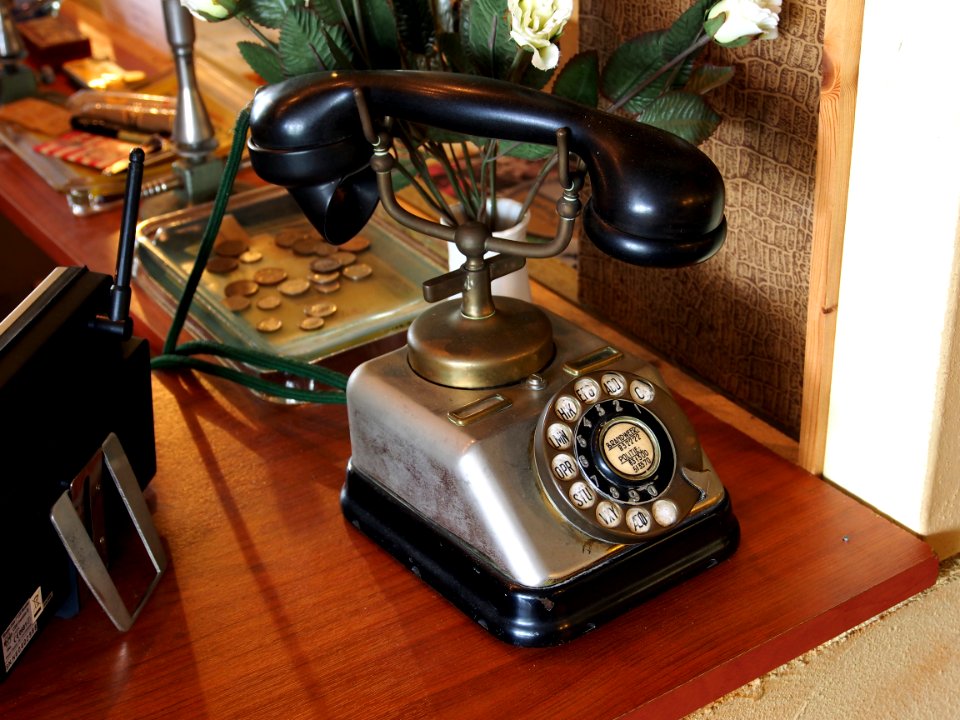 Very old telephone, pic1