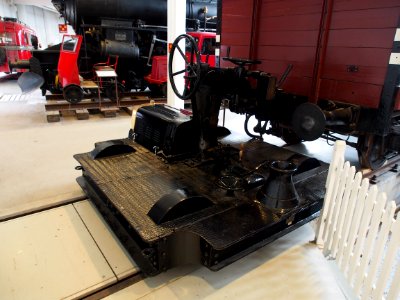 Very old black shunter pic3