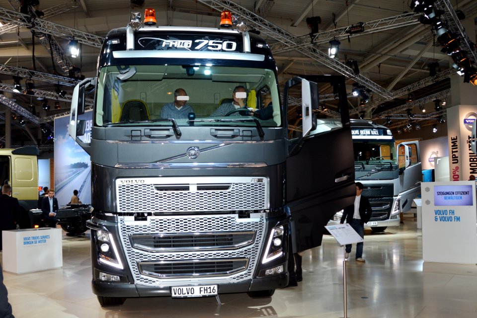 Volvo FH 16 8x4 2014. Spielvogel 5