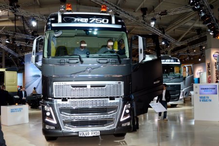 Volvo FH 16 8x4 2014. Spielvogel 5