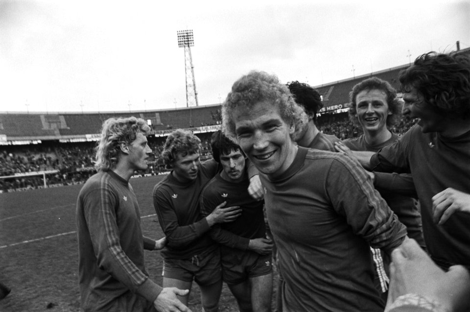 Vreugde bij de AZ-spelers, v.l.n.r Hovenkamp, Van Rijnsoever , Artnz en Kist, Bestanddeelnr 929-0688