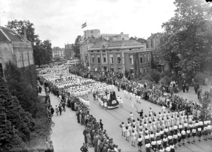 Vredesfeest Arnhem Optocht met turners, Bestanddeelnr 901-8036 photo