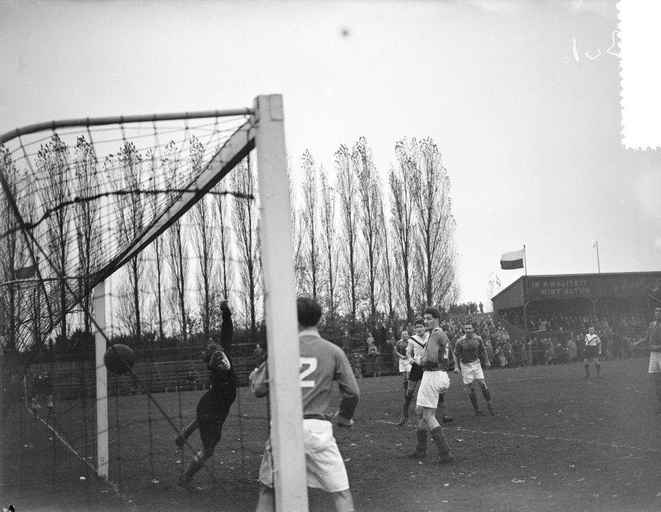 Voetbal NOAD tegen Amsterdam 1-4, derde doelpunt Brom, Bestanddeelnr 907-4317